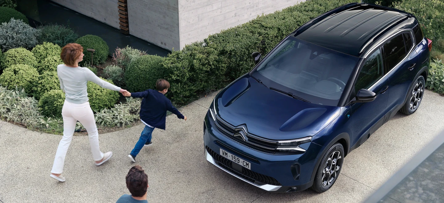 Disfruta de este verano<br/> con tu <strong>Citroën C5 Aircross</strong>
                                <span class="d-none d-lg-block">¡Con un renting todo incluido!</span>
                                <span class="from d-block">Desde 367€/mes</br><span class="IVA">(con IVA incluido)</span>
